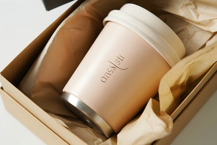 a product photography shot of an elegant kr7w6xskrryzs3iv3nlomw 7uyk39pksoutmhvzyhetow